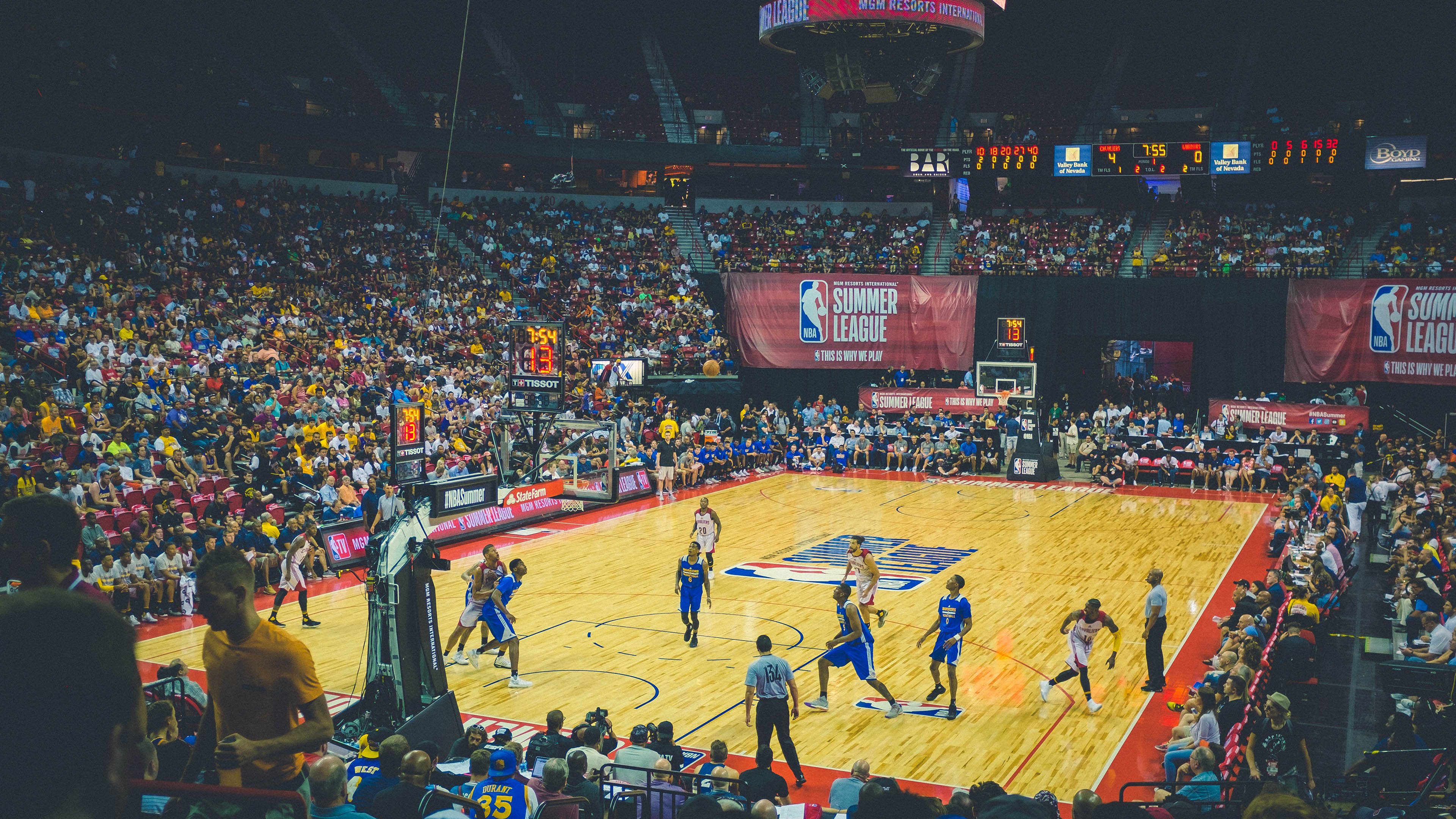 九游电子竞技-《电竞产业链中的“隐形冠军”：品牌与内容生产者》，电竞行业产品分析